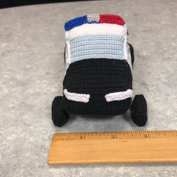 Handmade crocheted little police car - Picture 4 of 5